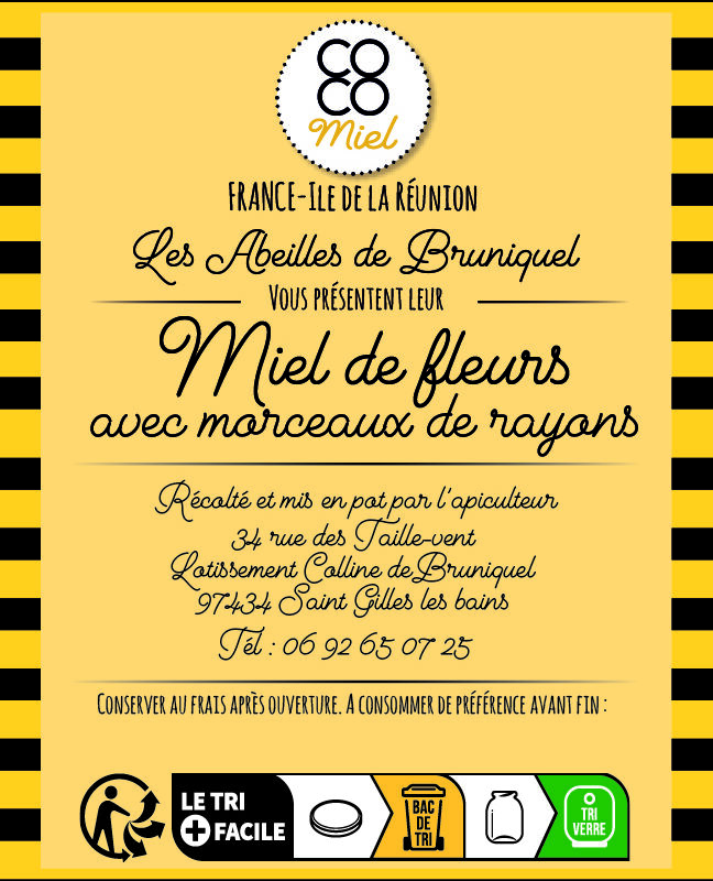 Miel de fleurs avec des morceaux de rayons